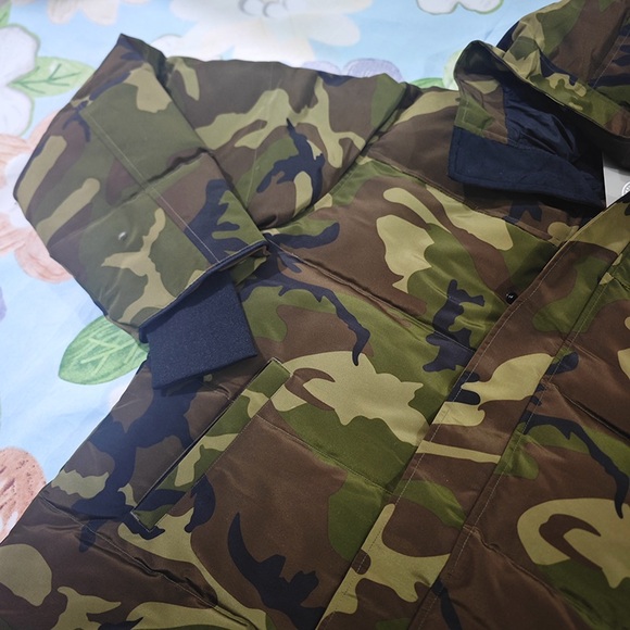 Canada Goose Camouflage Hooded Down Jacket - Picture 7 of 12